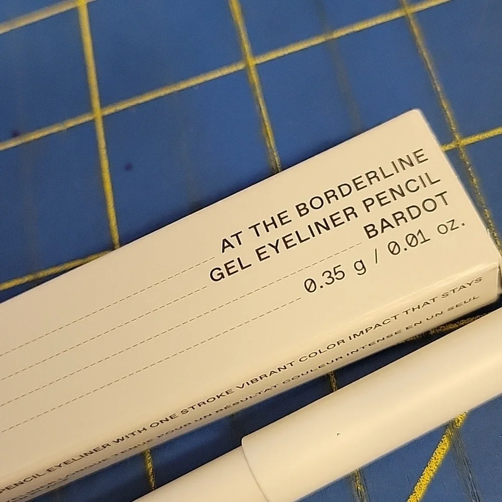 rem Beauty at The Boarderline Gel Eyeliner Pencil New 0.5g -Teddy Bear